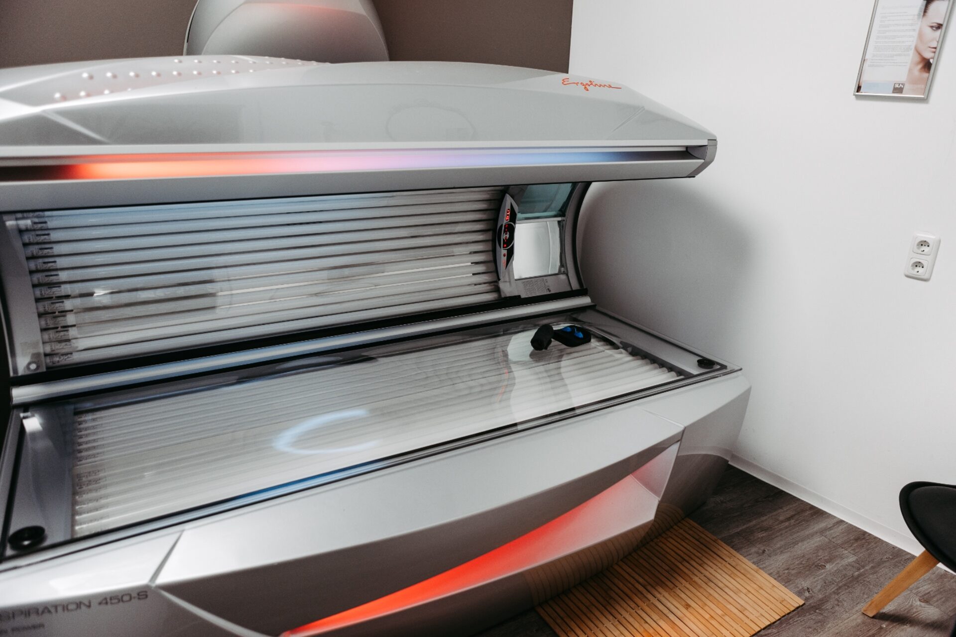 Ergoline Solarium Kabine 2 mit Schulterbräuner